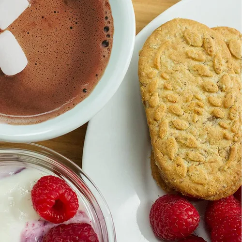 Vista 9 de belVita Galletas de desayuno de canela y azúcar morena, 8 paquetes (4 galletas por paquete)