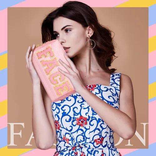 Vista 4 de Sotiff Bolsa de maquillaje con parche de 3 piezas, bolsa de cosméticos con letras de chenilla, bolsa de aseo impermeable, organizador de maquillaje