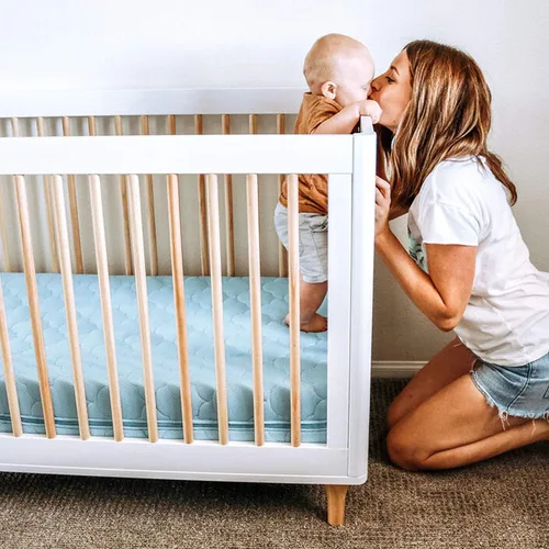 Vista 9 de Newton colchón para cuna 100% transpirable y con eficacia comprobada para reducir el riesgo de asfixia.Ve más allá con un colchón orgánico