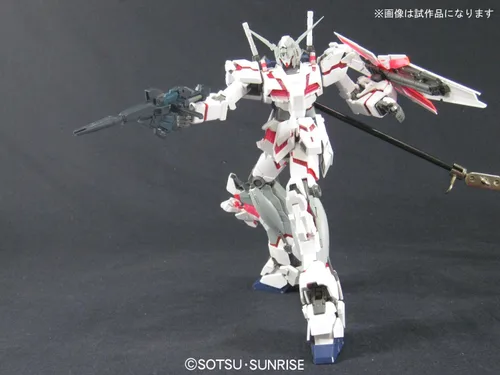Vista 2 de Bandai Hobby RX-0 Unicorn Gundam HD Color with MS Cage Master Grade Figure, Scale 1/100