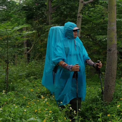 Vista 2 de 3F UL GEAR Poncho de senderismo ligero, mochila impermeable poncho impermeable para senderismo al aire libre, camping, senderismo