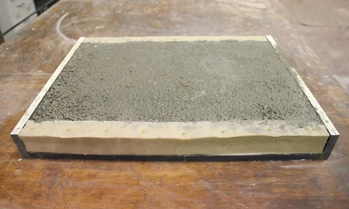 Vista 5 de Chiseled Edge Concrete Countertop Edge Form Liner, 12'L x 2" W x 2" D